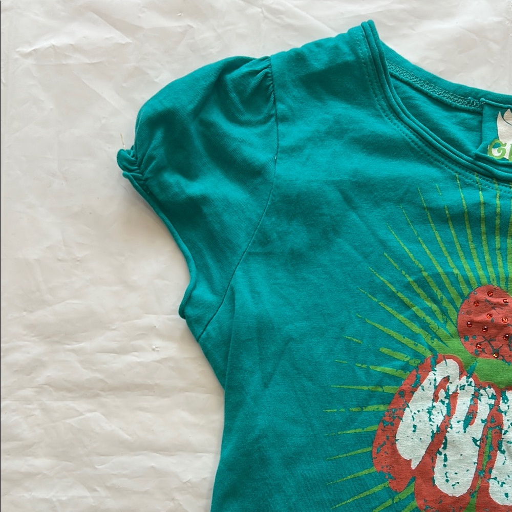 NWT.. Guess Green and Red Short Sleeve Tee with Graphic Design - Picture 4 of 9